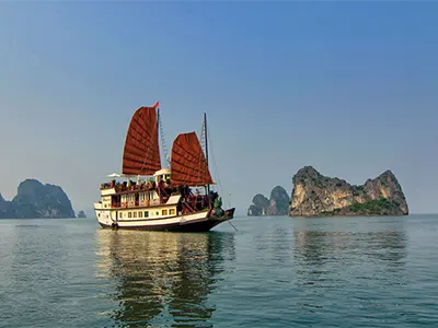 Tour Hạ Long ngủ tàu 2 ngày 1 đêm - hành trình đêm trên vịnh di sản
