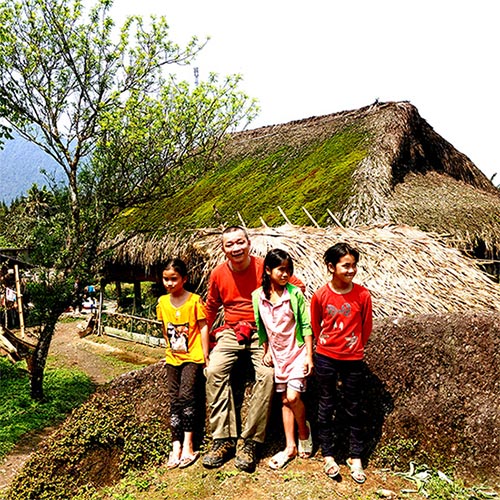 Nhiều ngôi nhà với mái lá rêu phong tuyệt đẹp tại Xà Phìn
