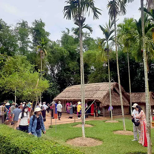 Tour Hà Nội Cửa Lò đưa du khách tới thăm - Làng Sen Quê Bác tại Nam Đàn, Nghệ An