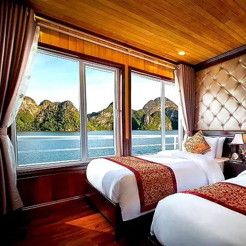 Phòng ngủ và tiện nghi trên du thuyền trong tour Hạ Long ngủ trên tàu