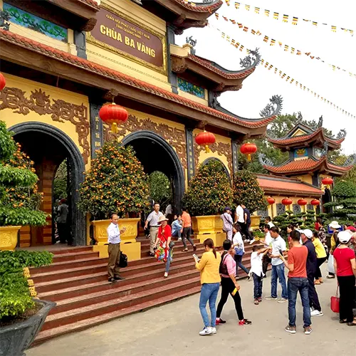 Tour Yên Tử - Chùa Ba Vàng đưa du khách đi lễ chùa Ba Vàng