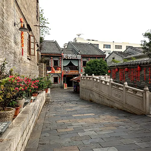 Tam Phố Nhị Ngõ tại Nam Ninh có nhiều góc chụp ảnh đẹp và là khu mua sắm giá rẻ nổi tiếng của thành phố