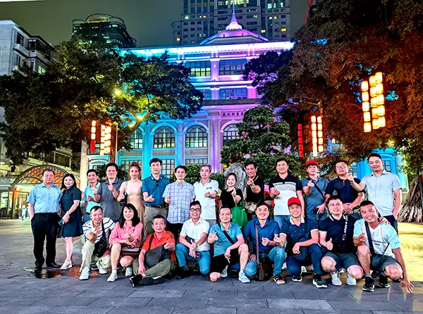 Đoàn du khách Hanoi Etoco check-in phố đi bộ Bắc Kinh tại Quảng Châu