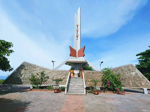 Đài tưởng niệm các liệt sỹ đảo Cồn Cỏ