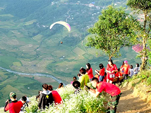 Điểm bay dù lượn 'Bay trên mùa vàng' trên đèo Khau Phạ, Mù Cang Chải