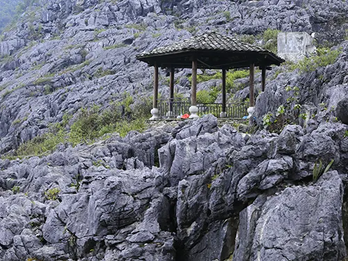 Điểm ngắm bãi đá tai mèo xám ở Bãi đá Mặt Trăng, Đồng Văn