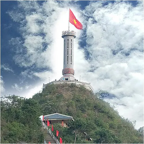 Cột cờ Lũng Cú Hà Giang - điểm cực Bắc tổ Quốc, điểm đến trong tour Đông Bắc 5 ngày 4 đêm
