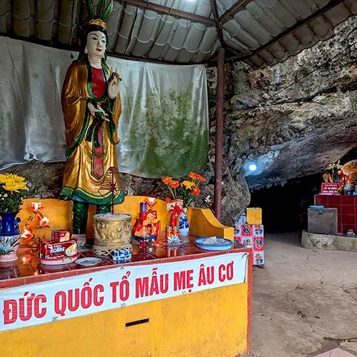 Đền Mẫu Âu Cơ linh thiêng trong tour Chùa Tiên Đầm Đa 1 ngày tại Lạc Thủy Hòa Bình