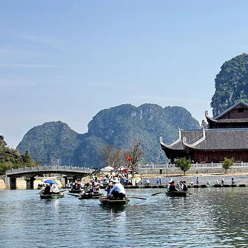 Danh thắng Tràng An Ninh Bình với cảnh non nước hùng vĩ