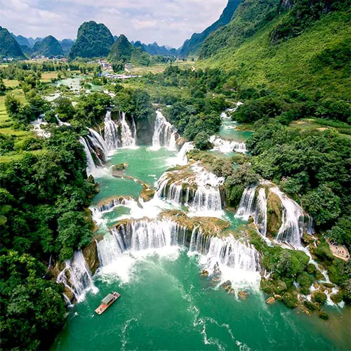 Thác Bản Giốc Cao Bằng hùng vĩ - địa danh không thể bỏ lỡ trong tour Cao Bằng Lạng Sơn khởi hành từ Hà Nội