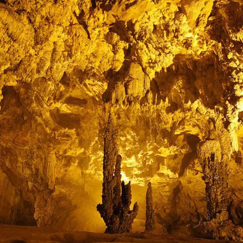 Khám phá Động Ngườm Ngao Cao Bằng với nhũ đá kỳ ảo trong tour Cao Bằng Lạng Sơn giá rẻ 3 ngày 2 đêm