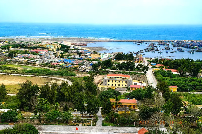Đảo Bạch Long Vĩ nhìn từ đảo ra biển