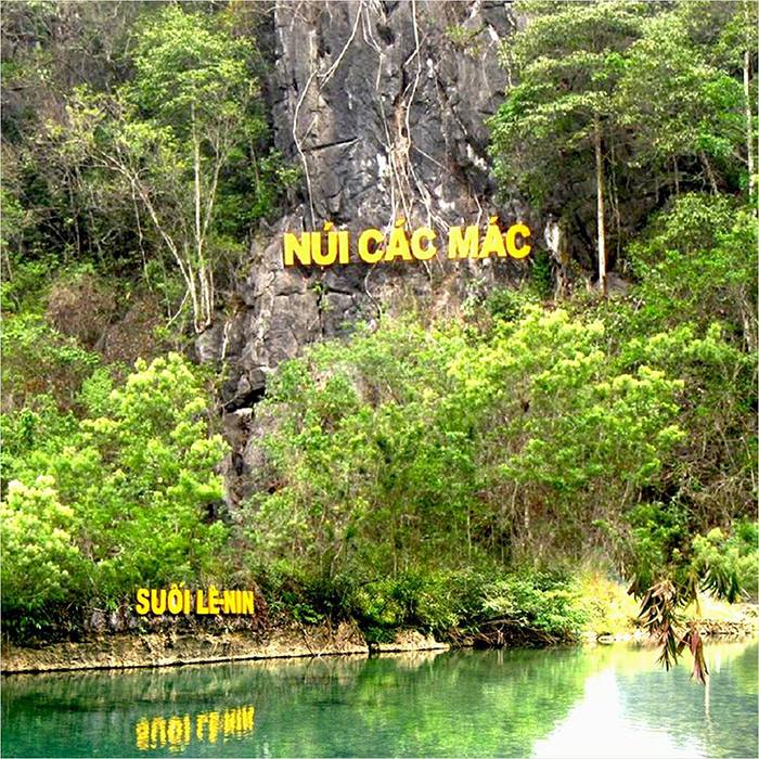 Suối Lê Nin, núi Các Mác khu di tích Pác Bó, Cao Bằng Suối Lê Nin, núi Các Mác khu di tích Pác Bó, Cao Bằng