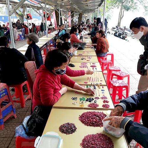 Chợ đá Quí Lục Yên, chợ độc đáo nhất Việt Nam. Tour Lục Yên