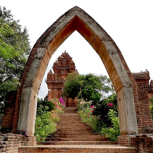 Tháp Po Klong Garai, tháp Chăm duy nhất con nguyên vẹn tại Việt Nam