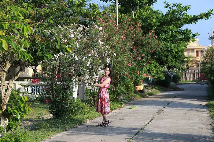 Du khách chụp ảnh trên đảo