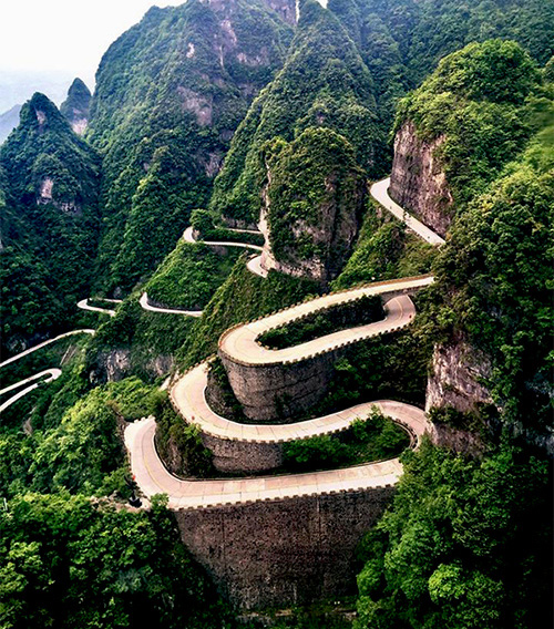 Đường 99 khúc cua lên Thiên Môn Sơn