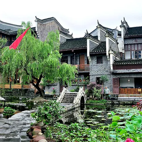 Thành cổ Càn Châu với kiến trúc Thổ Gia và người Miêu đặc trưng vùng Hồ Nam