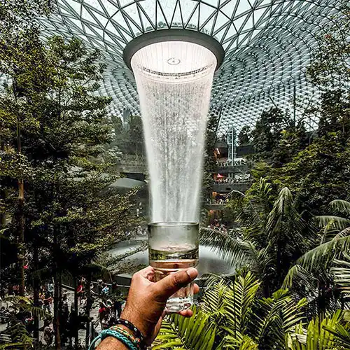 khu phức hợp Jewel tại Terminal 1 có thác nước trong nhà cao đến 40m