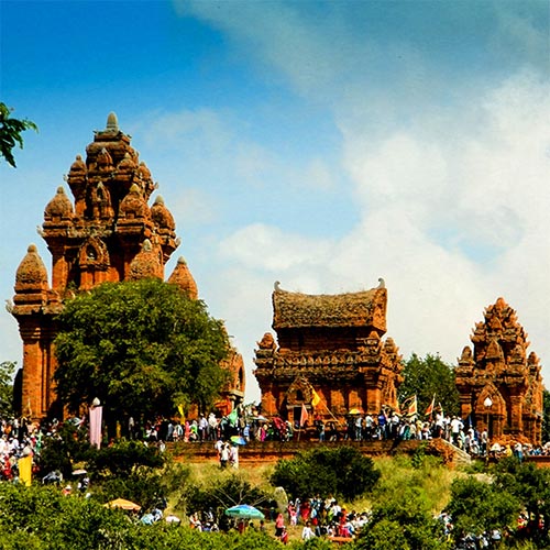 Tháp Po Klong Garai là cụm tháp Chàm hùng vĩ và đẹp nhất còn lại ở Việt Nam