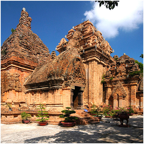 Tháp Bà Ponagar, Du lịch Nha Trang