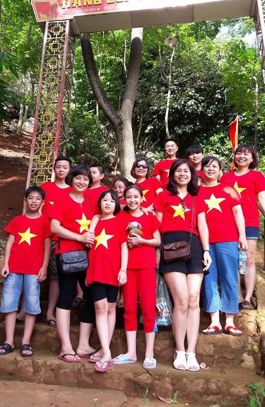 Ảnh đoàn tại Hang rơi - Mộc Châu