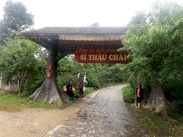 Cổng làng Sì Thầu Chải rất đẹp