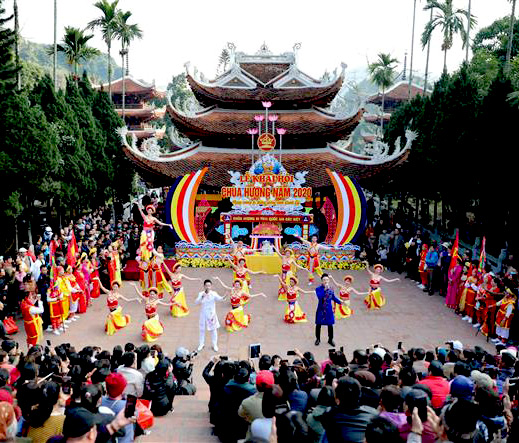 Mùng 6 tháng giêng khai hội chùa Hương