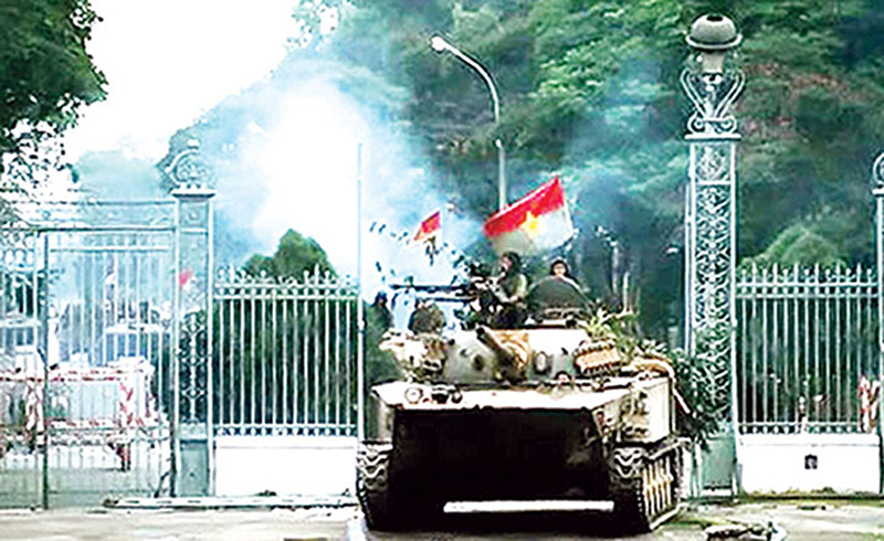 Ngày 30 / 4 /1975 giải phòng Sài Gòn thống nhất đất nước, kết thúc chiến tranh Đông dương lần 2