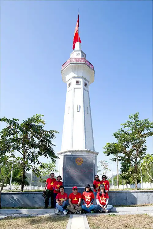 Cột Cờ Lũng Pô nơi con sông hồng chảy vào đất Việt%>