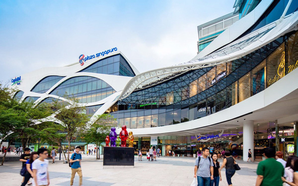 Shopping tại Plaza Singapore