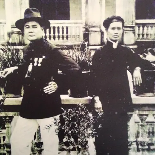 Ông Hoàng Yến Tchao cùng vợ - chủ nhân dinh thự Hoàng A Tưởng%>