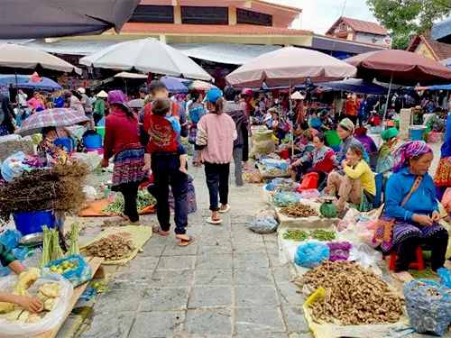 Chợ phiên Bắc Hà luôn có sức hút với du khách%>