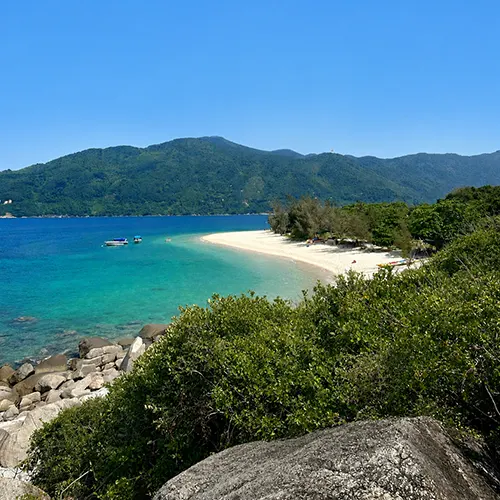 Cảnh bãi biển đảo Hòn Nưa