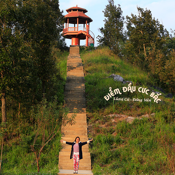 Điểm cực bắc tại xã Lũng Cú, huyện Đồng Văn, Tỉnh Hà Giang 