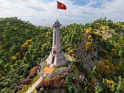 Cột cờ A Pa Chải: 519 bậc đến biểu tượng cực Tây Tổ quốc