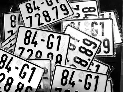 Xe ô tô biển màu trắng vàng xanh đỏ, chữ QT, CV, MK... là gì